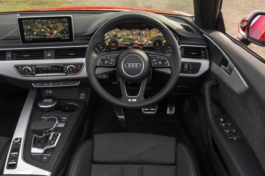 Панель приборов Audi A5 Cabriolet 2.0 TDI S-Line 2017 года  (UK) (фото 22 из 40)